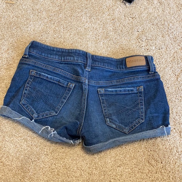 000 Juniors Jean shorts - Picture 2 of 2
